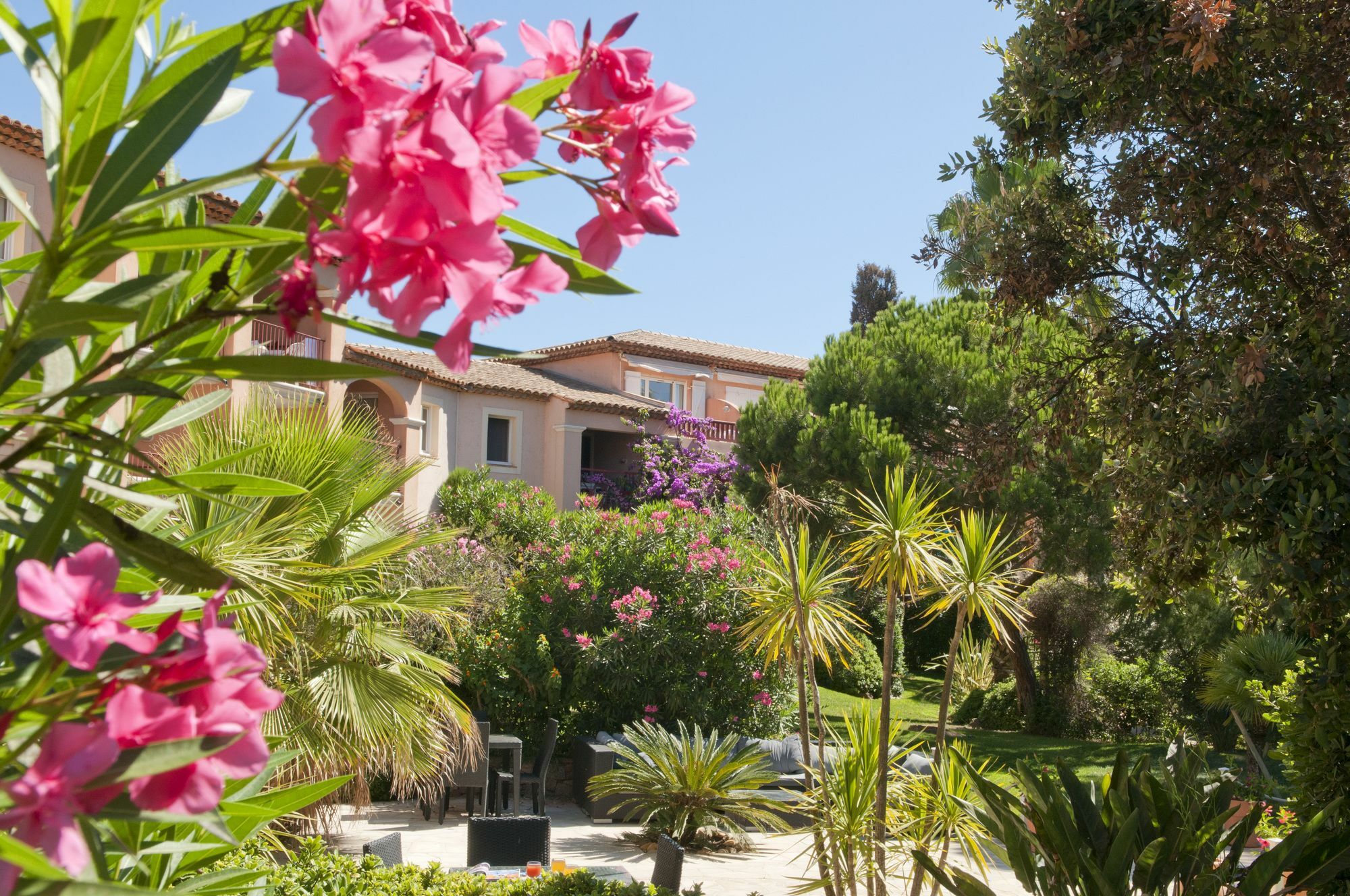 Residence Pierre & Vacances La Pinede Hyeres Exterior photo